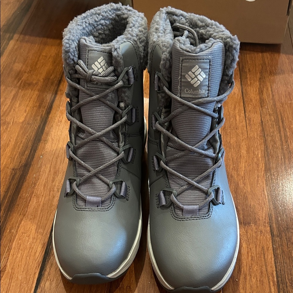Columbia Women's Moritza Boot - Light Gray snow boot size 9